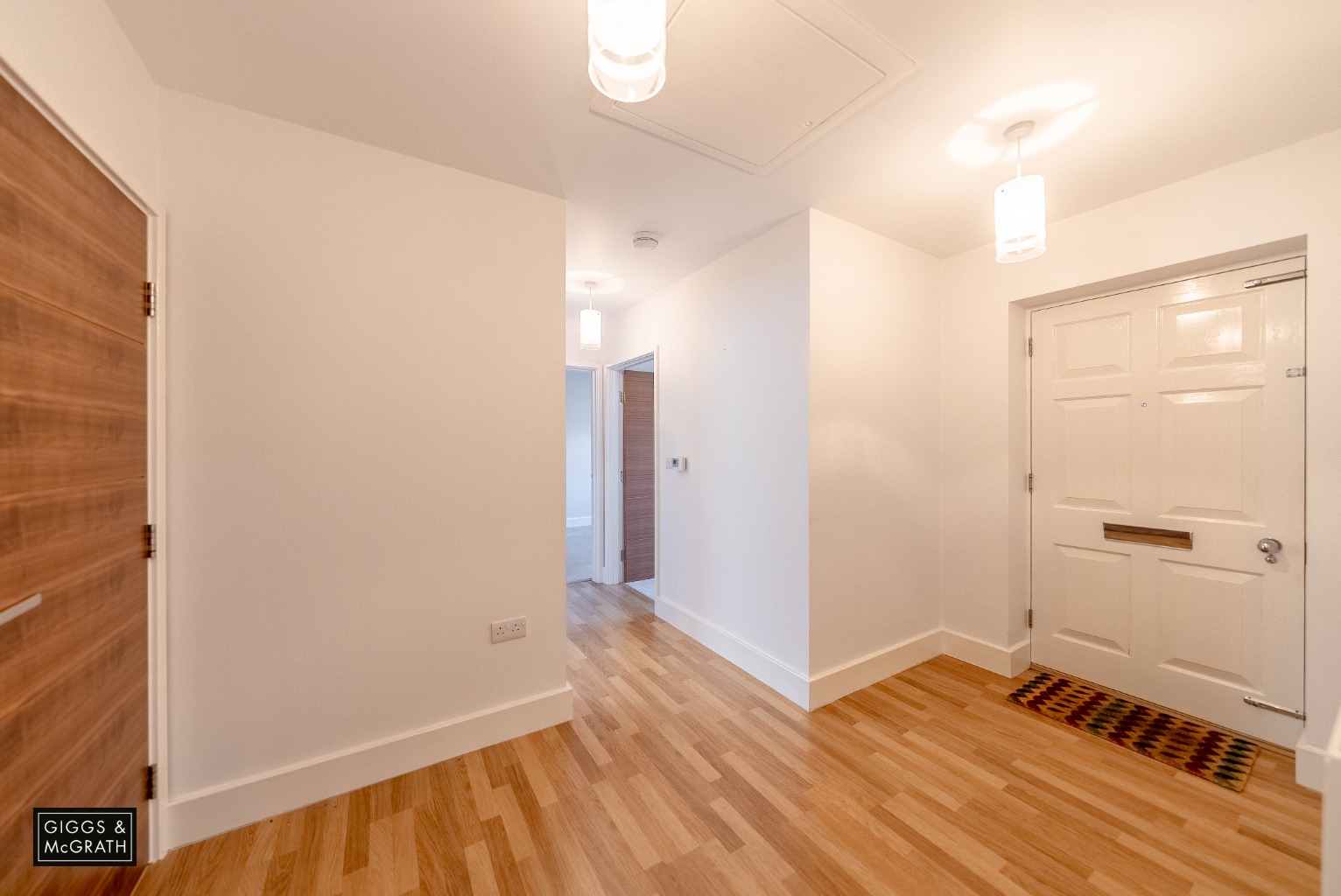 2 bed flat for sale in High Street, Huntingdon 4