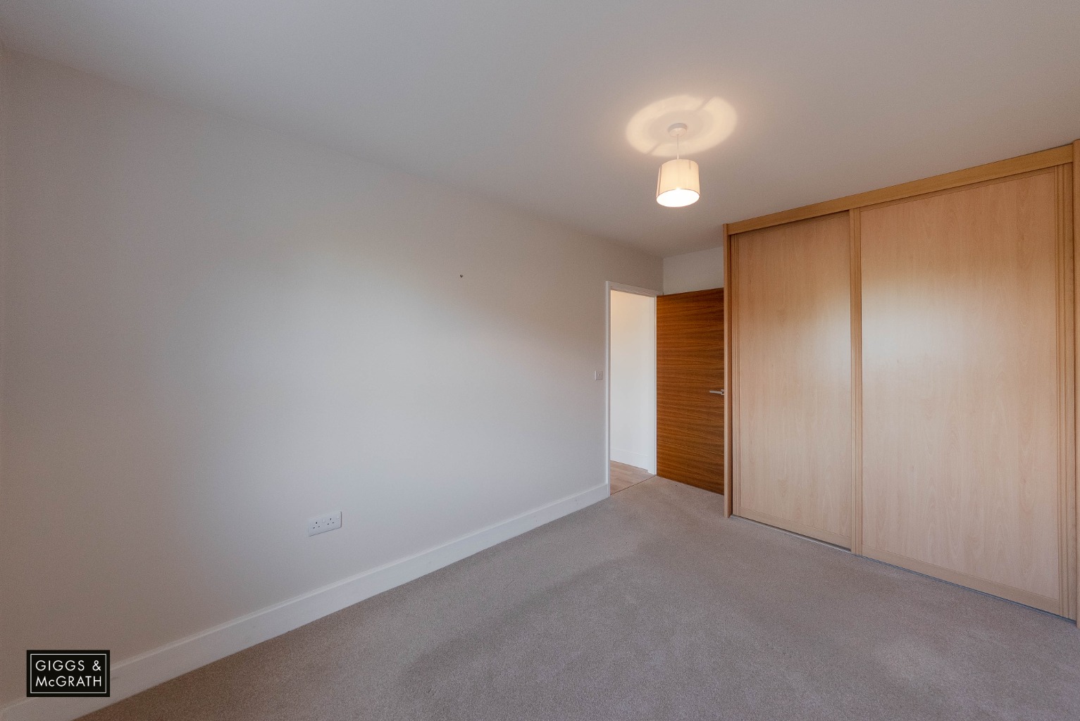 2 bed flat for sale in High Street, Huntingdon 5