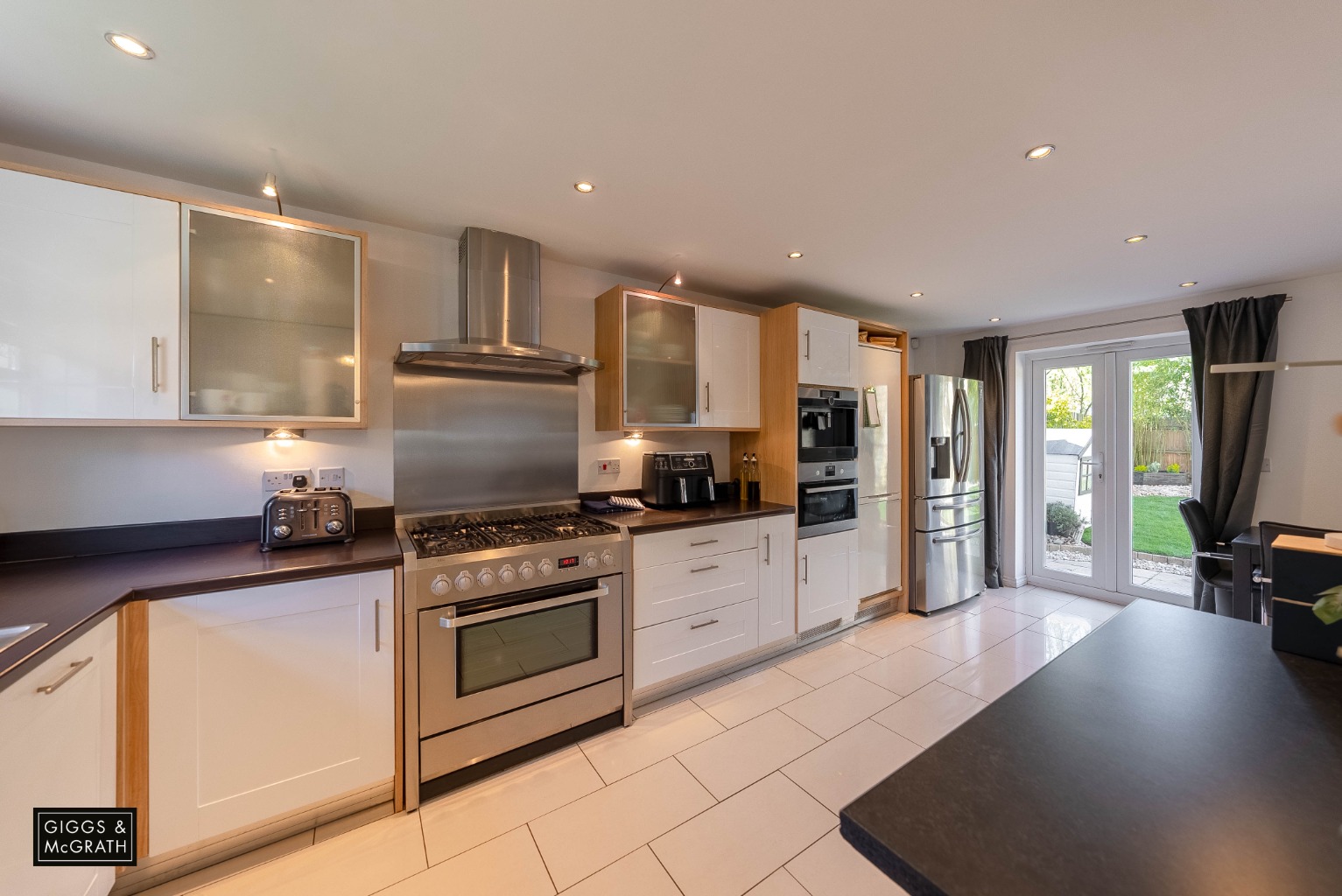 4 bed semi-detached house for sale in Wellbrook Way, Cambridge  - Property Image 2
