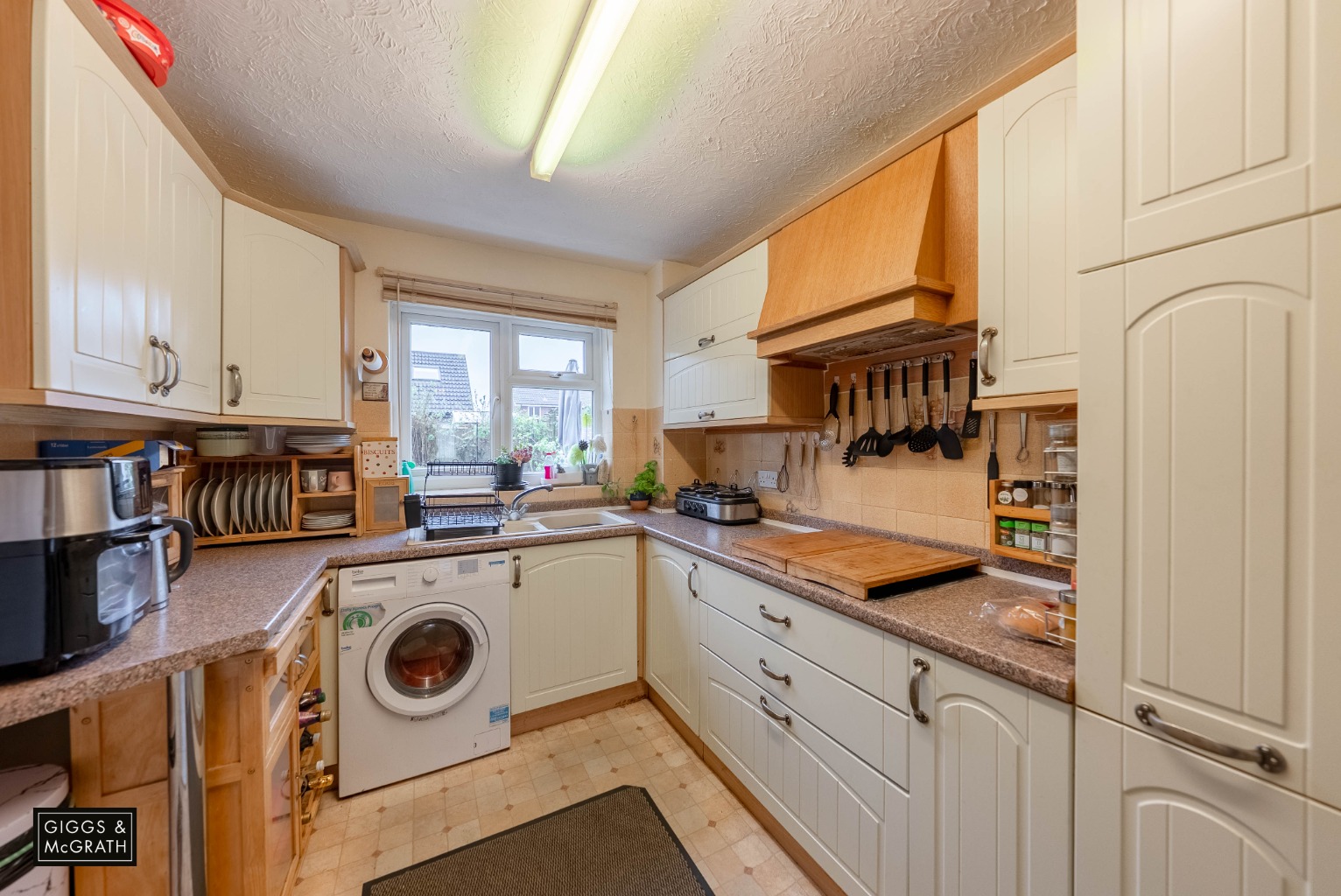 4 bed detached house for sale in Chandlers Way, Huntingdon  - Property Image 3