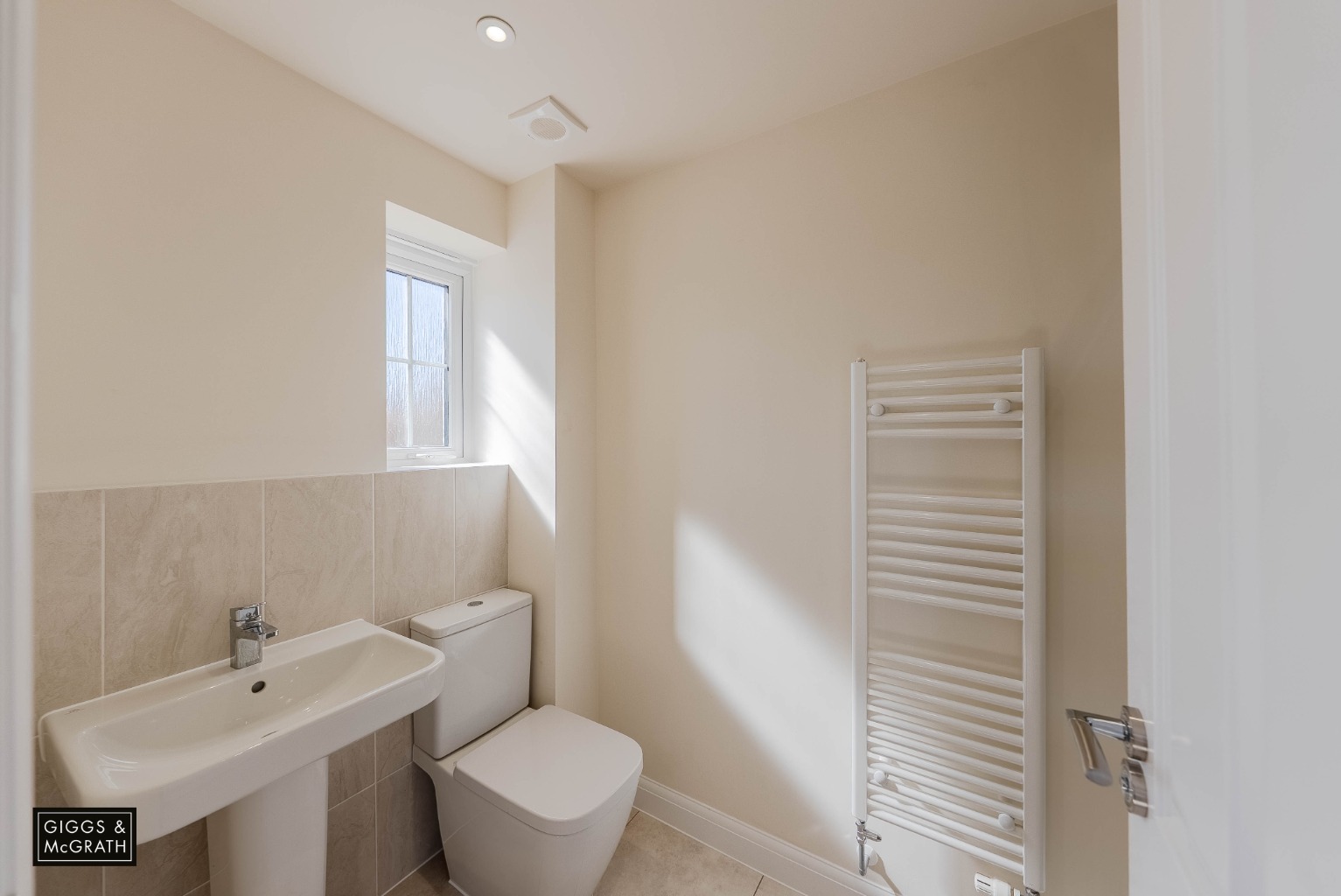 5 bed detached house for sale in Stoneman Way, Huntingdon  - Property Image 9