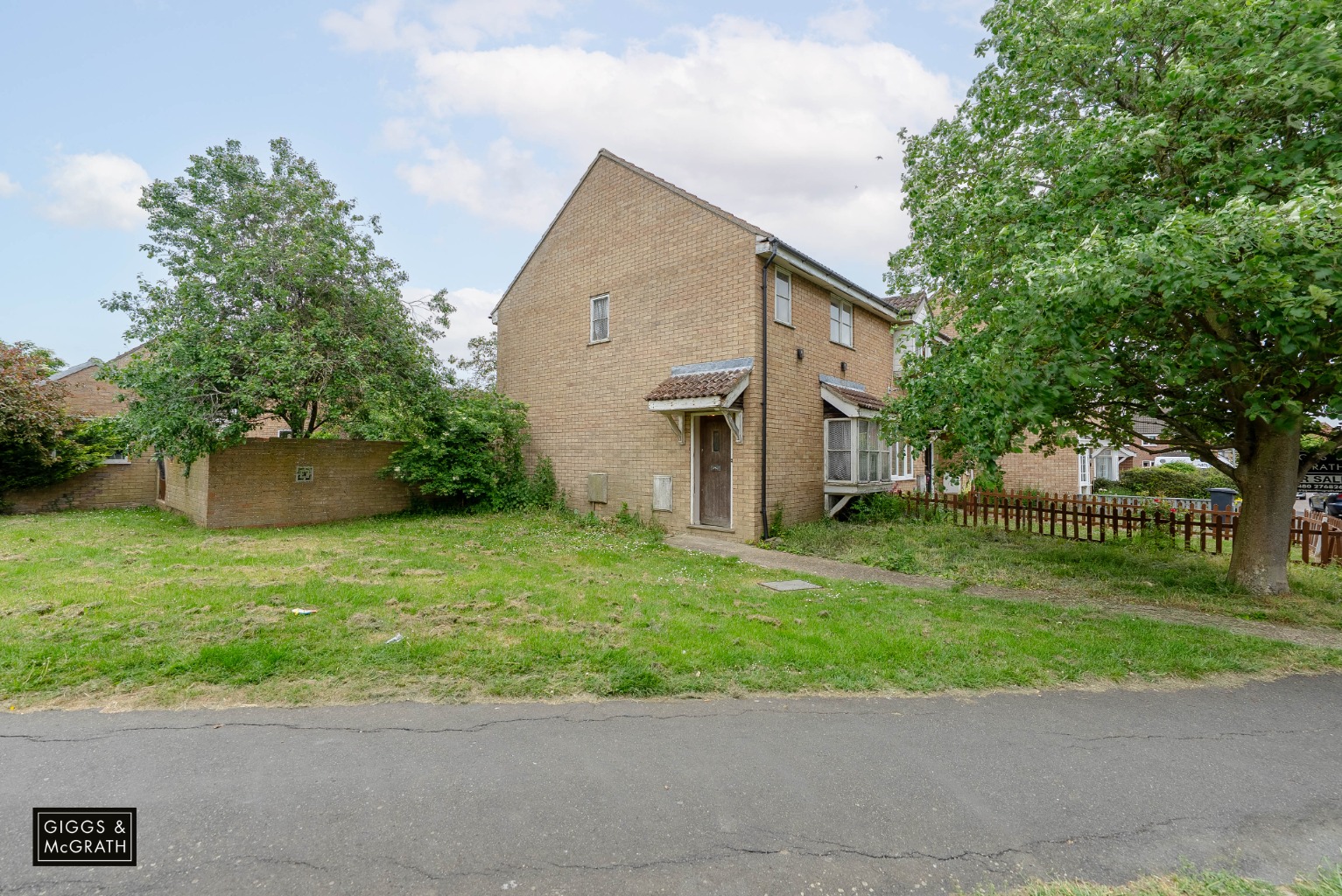 3 bed end of terrace house for sale in Witham Close, St. Ives  - Property Image 1