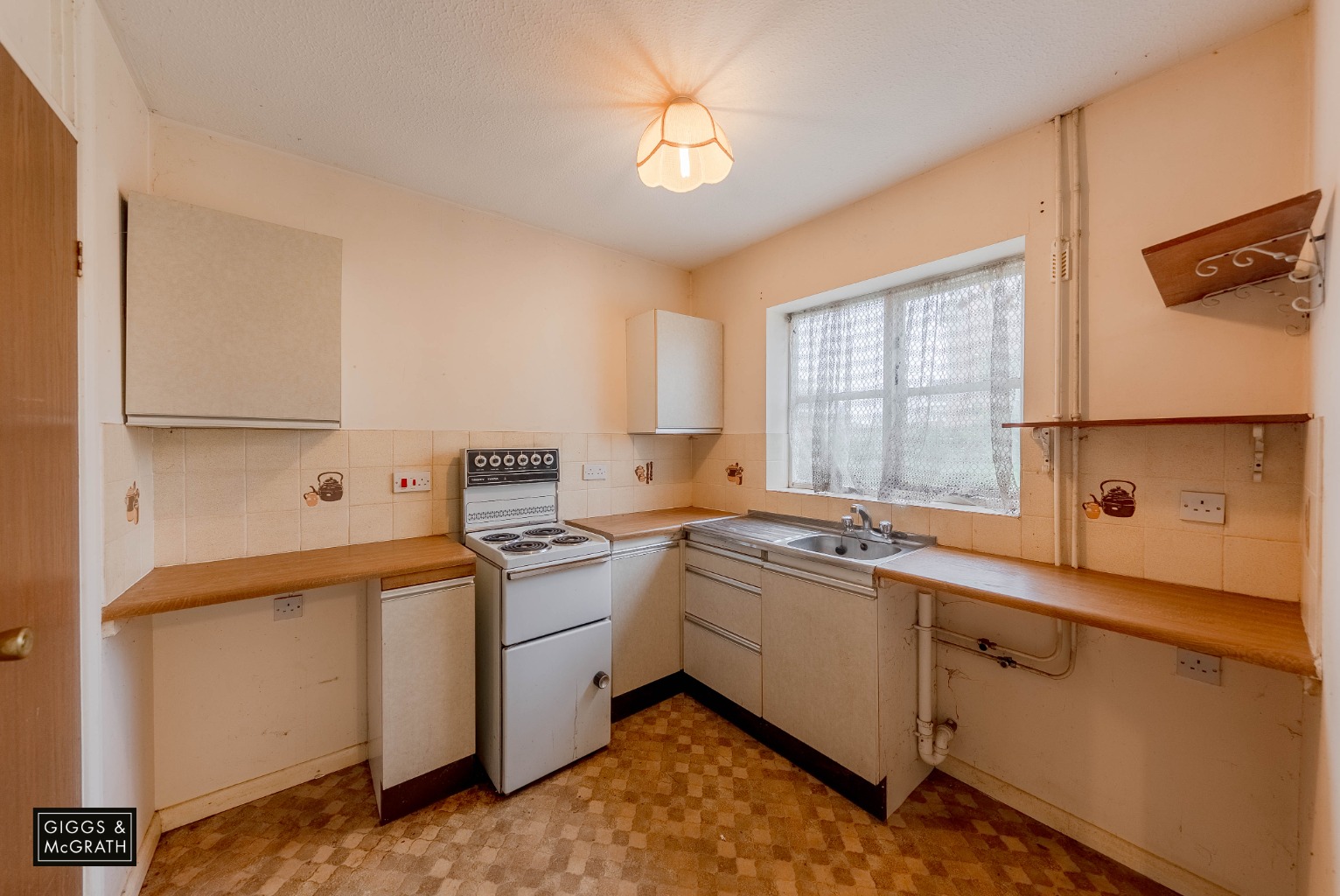 3 bed end of terrace house for sale in Witham Close, St. Ives 2