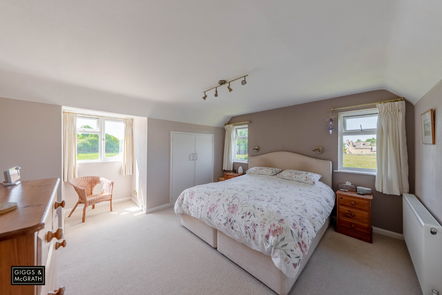 5 bed detached house for sale in Huntingdon Road, Huntingdon  - Property Image 10