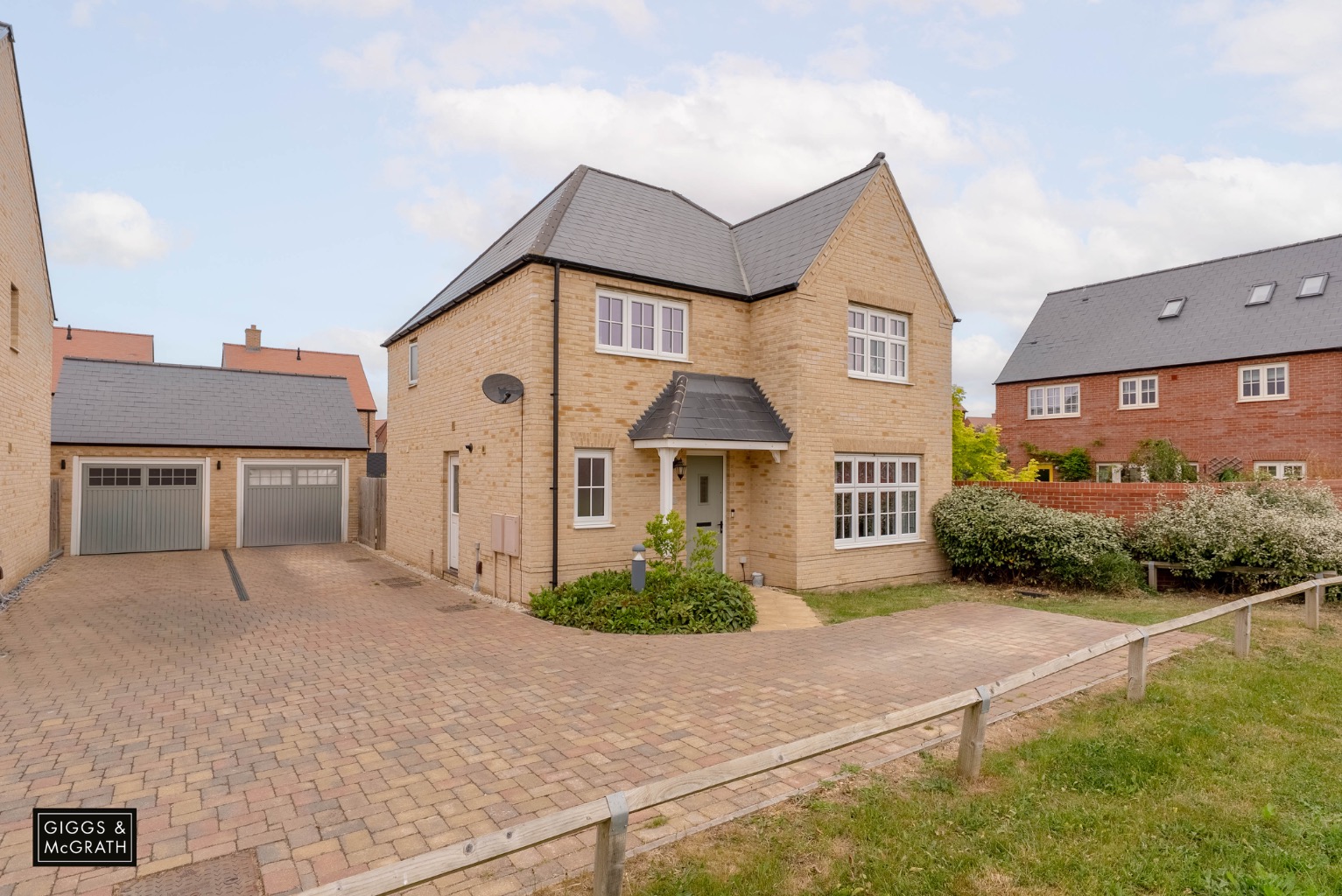 4 bed detached house for sale in Tiptoff Close, Huntingdon - Property Image 1
