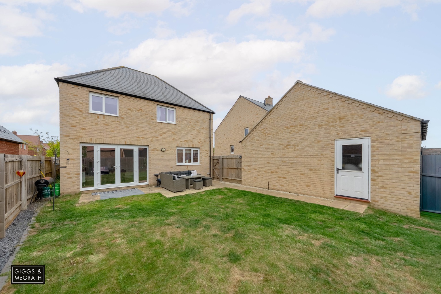 4 bed detached house for sale in Tiptoff Close, Huntingdon  - Property Image 4