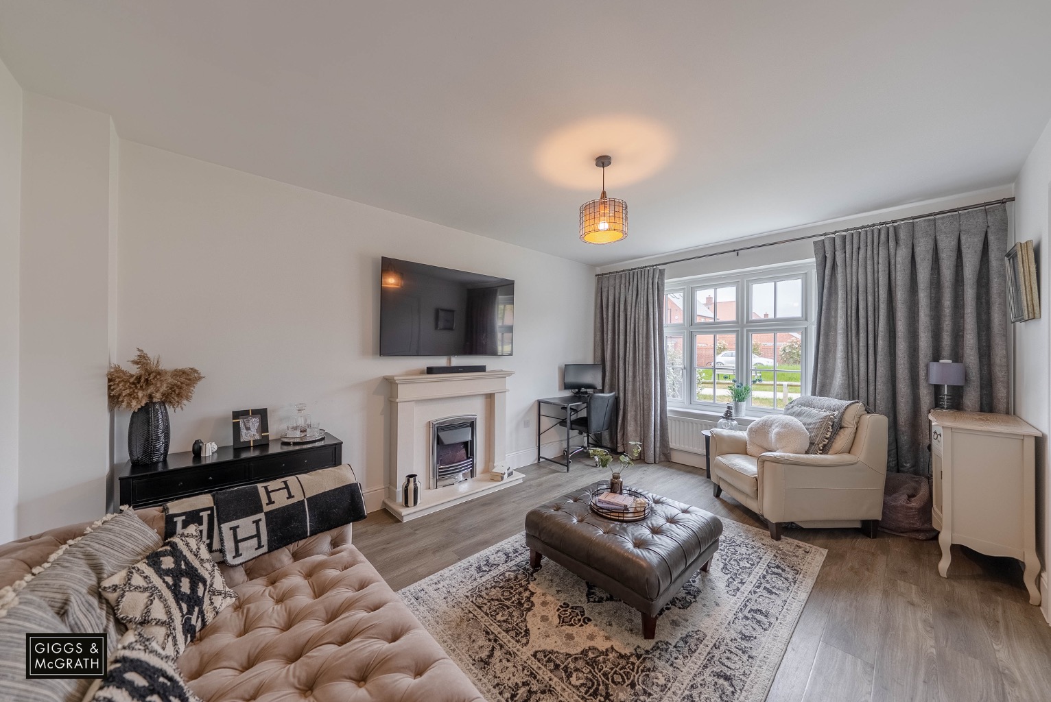 4 bed detached house for sale in Tiptoff Close, Huntingdon 2