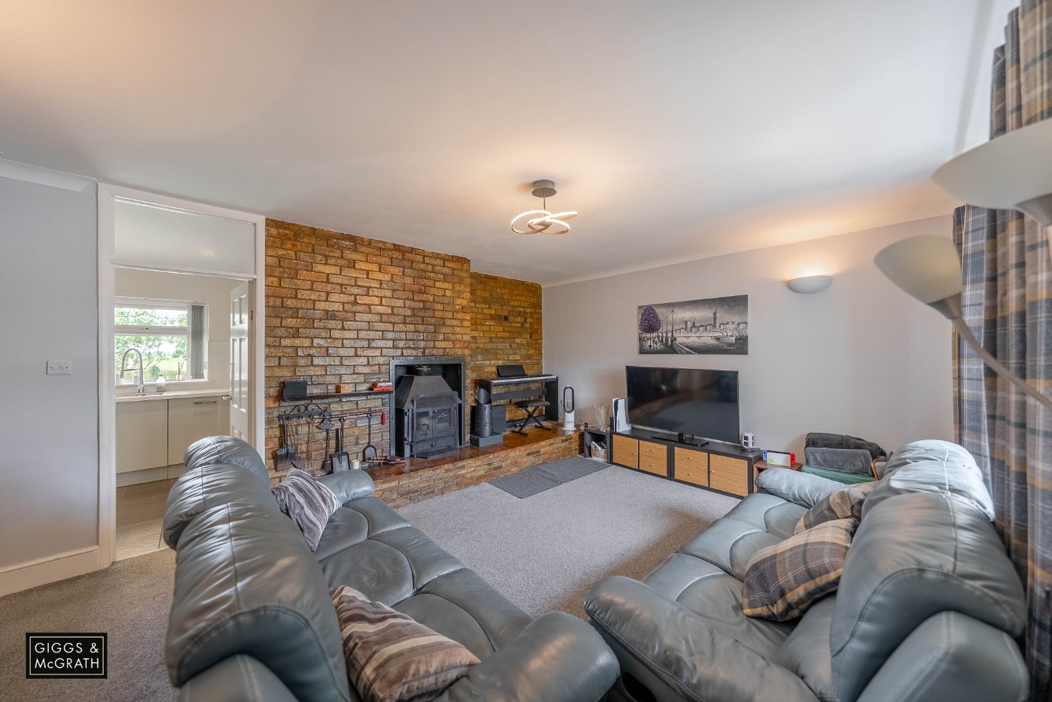 7 bed detached bungalow for sale in Warboys Road, Huntingdon  - Property Image 3