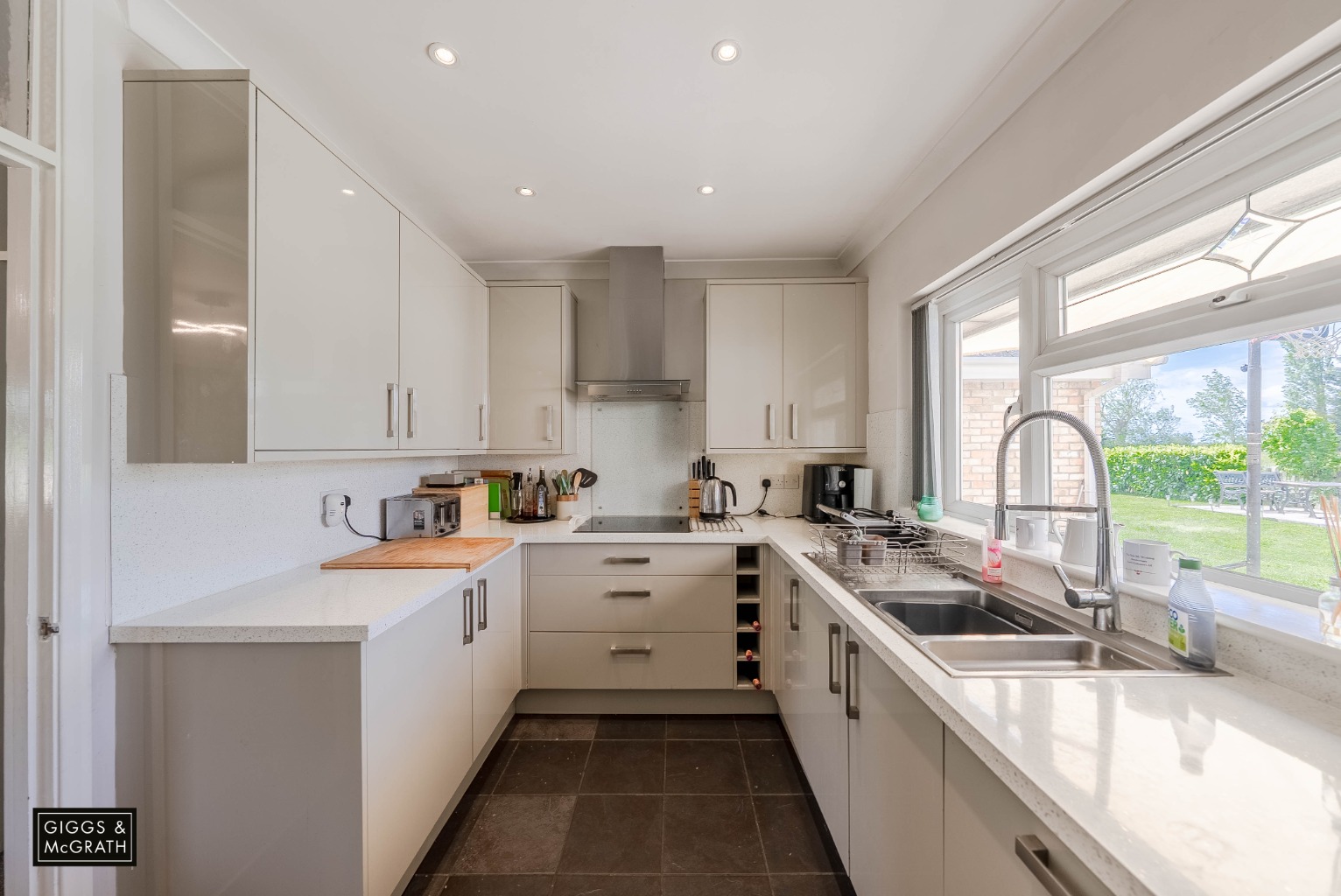 7 bed detached bungalow for sale in Warboys Road, Huntingdon  - Property Image 6