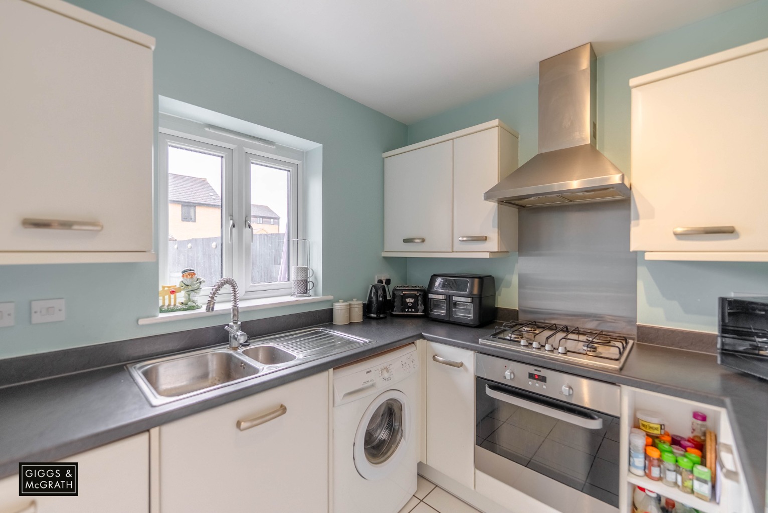 2 bed semi-detached house for sale in Wren Close, St. Ives  - Property Image 5