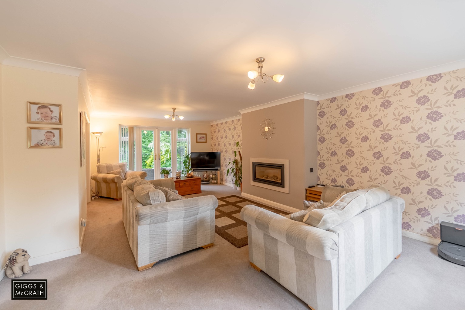 5 bed detached house for sale in Spinney Field, Cambridgeshire  - Property Image 10