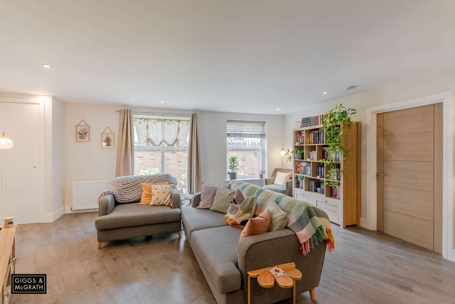 1 bed flat for sale in Ferrars Road, Cambridgeshire  - Property Image 3