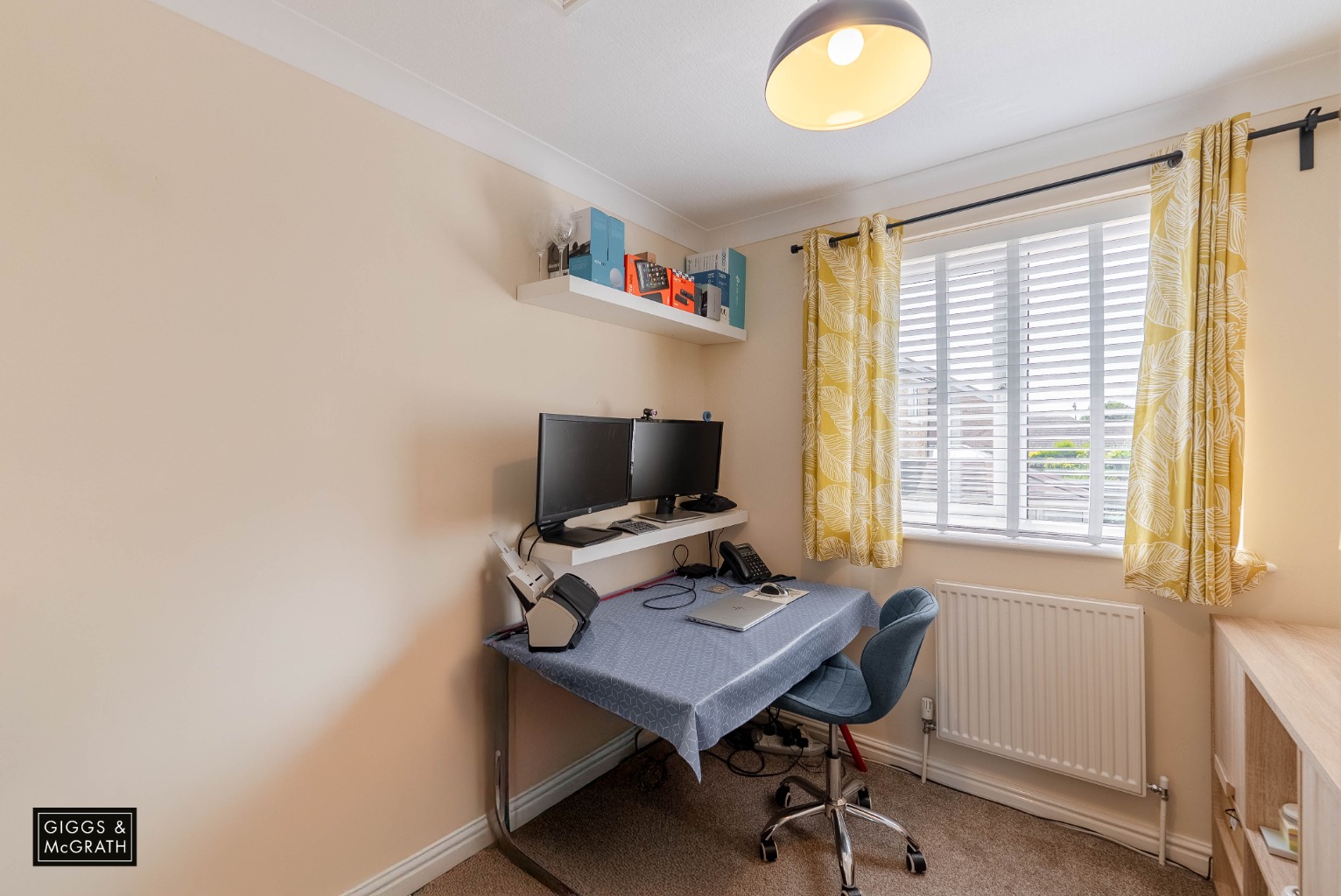 3 bed detached house for sale in Hillfield, Cambridgeshire  - Property Image 14