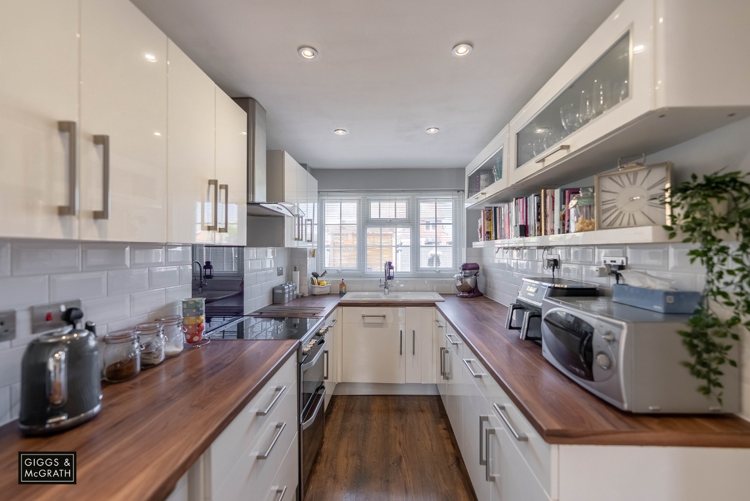 3 bed semi-detached house for sale in Sapcote Way, Cambridgeshire  - Property Image 3