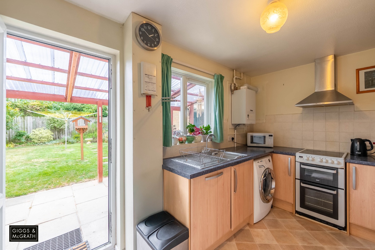 5 bed detached house for sale in Stonefield, Cambridge  - Property Image 10