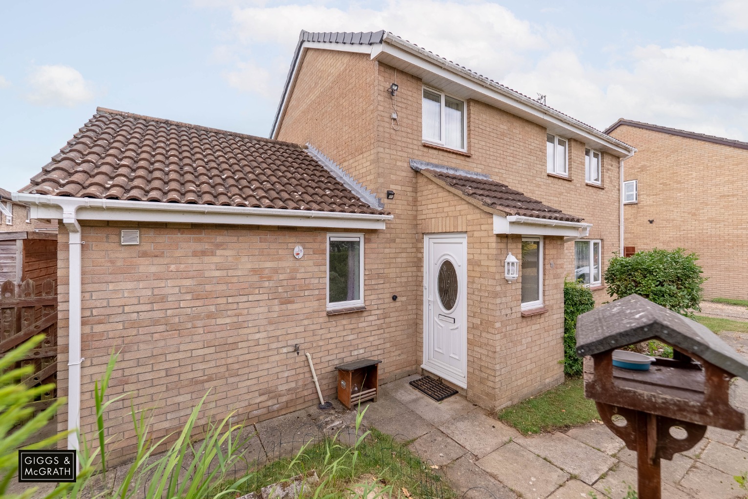 5 bed detached house for sale in Stonefield, Cambridge - Property Image 1