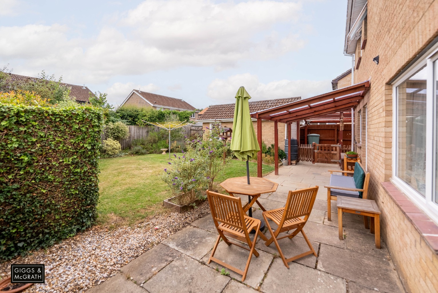 5 bed detached house for sale in Stonefield, Cambridge 1