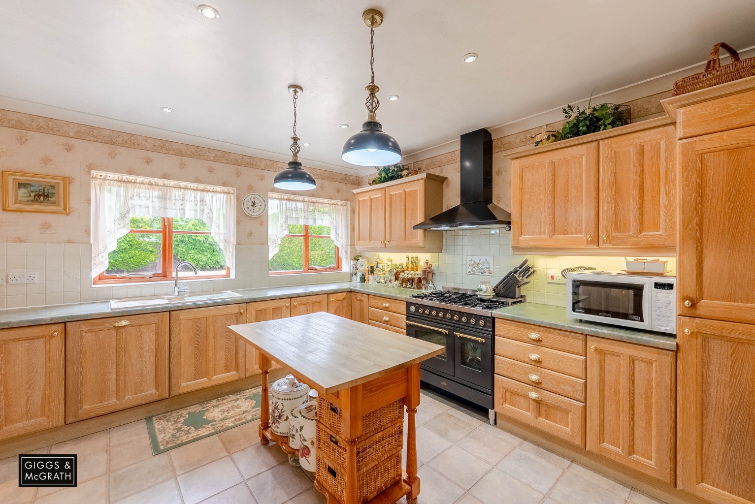 5 bed detached house for sale in North Road, Huntingdon 2