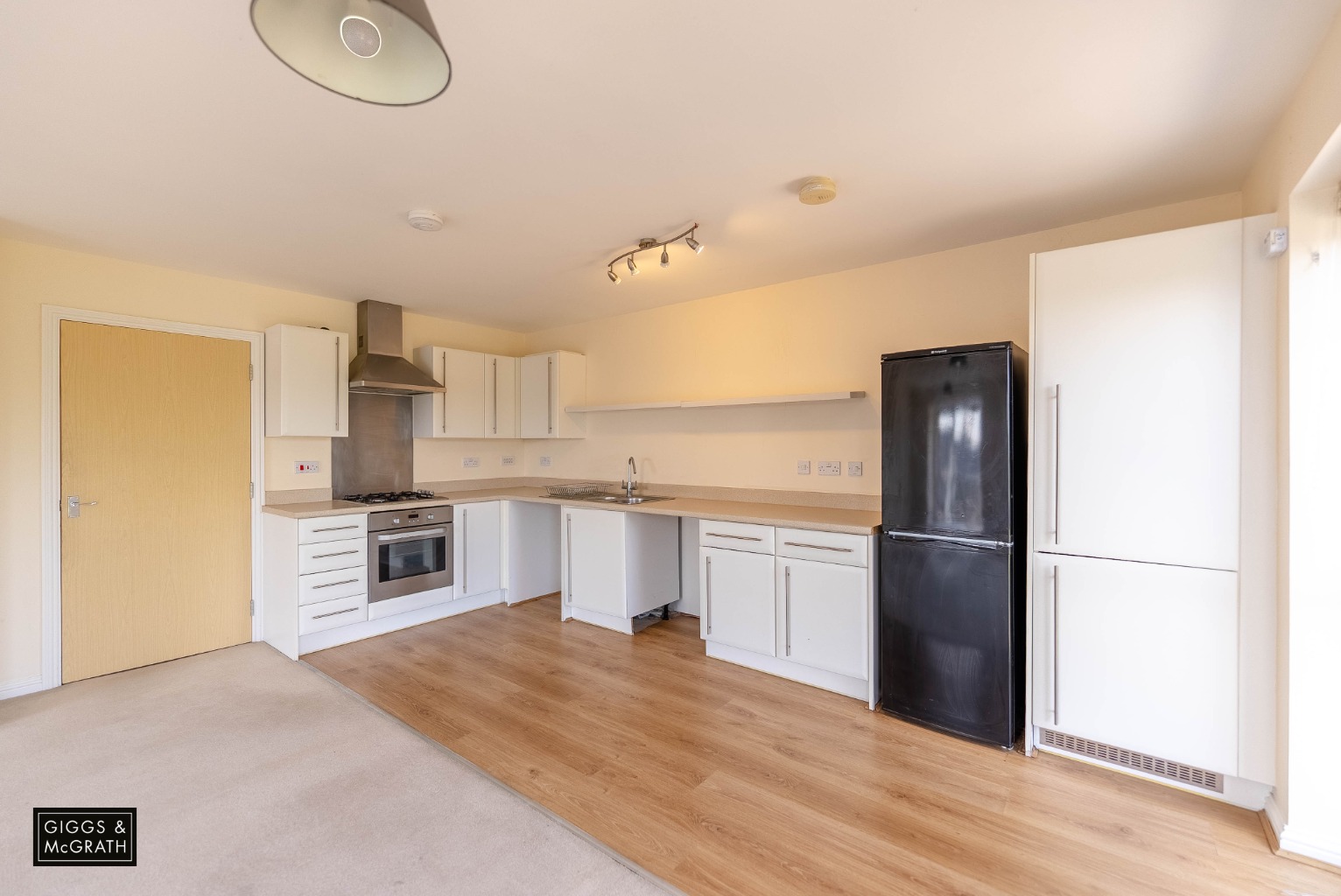 2 bed flat for sale in Dunnock Way, St. Ives  - Property Image 2
