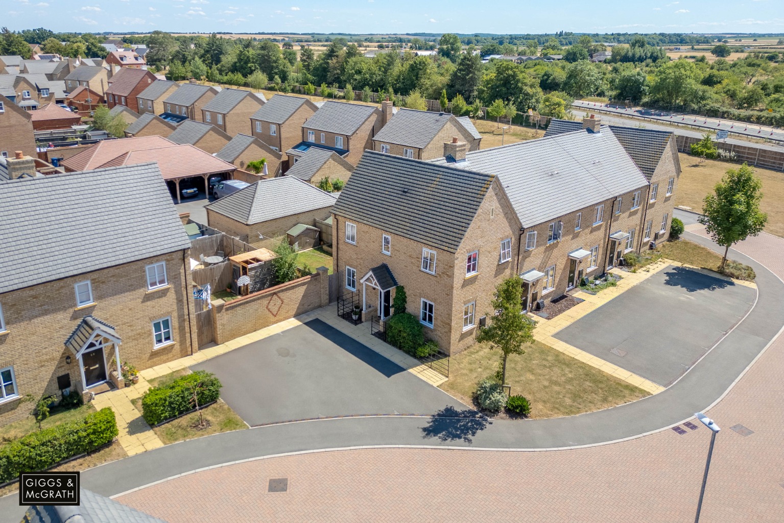 2 bed end of terrace house for sale in Crest Drive, Cambridgeshire  - Property Image 14