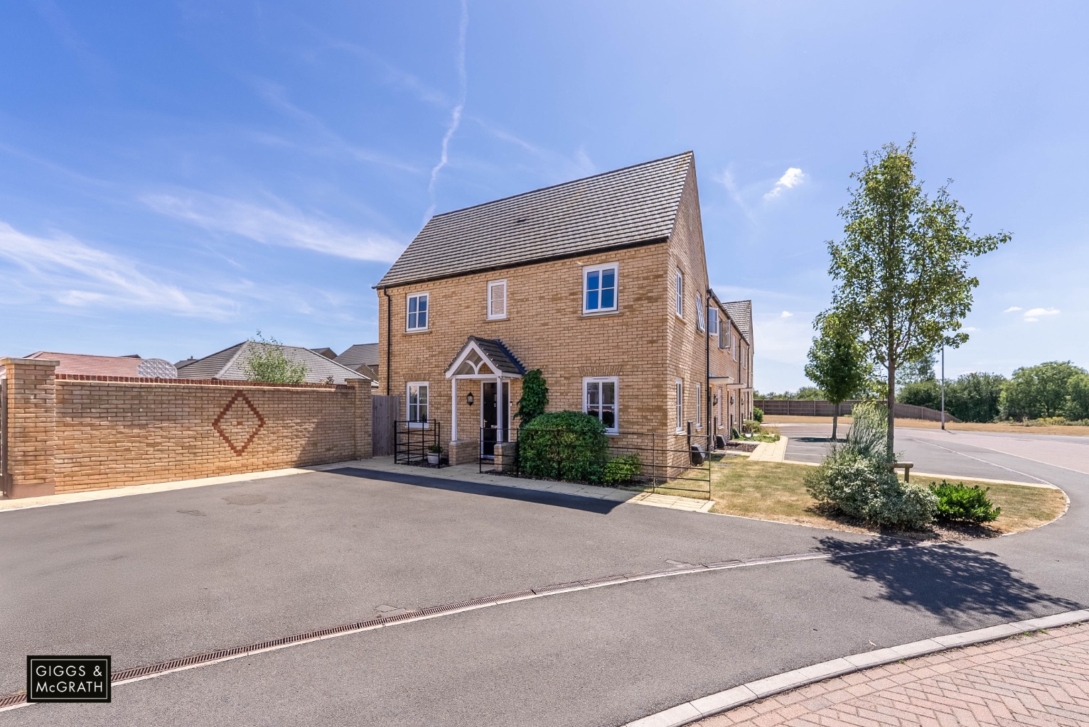 2 bed end of terrace house for sale in Crest Drive, Cambridgeshire, PE28
