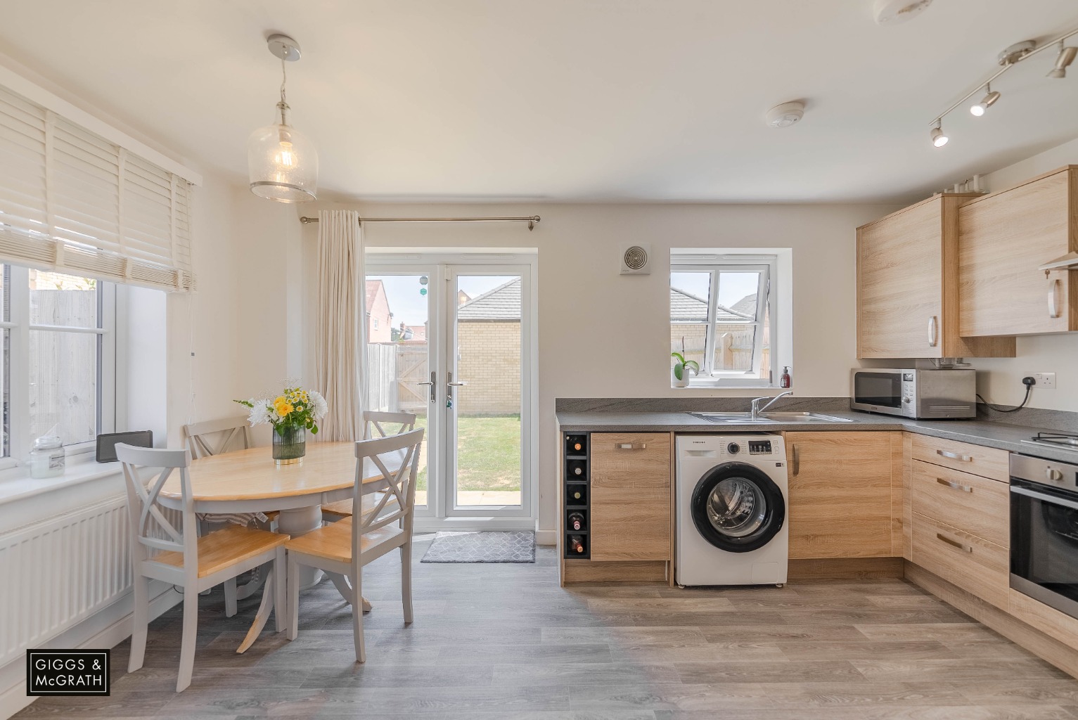 2 bed end of terrace house for sale in Crest Drive, Cambridgeshire  - Property Image 2