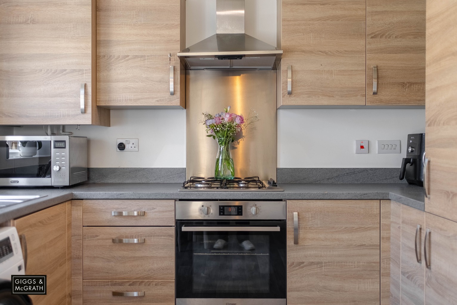 2 bed end of terrace house for sale in Crest Drive, Cambridgeshire  - Property Image 6