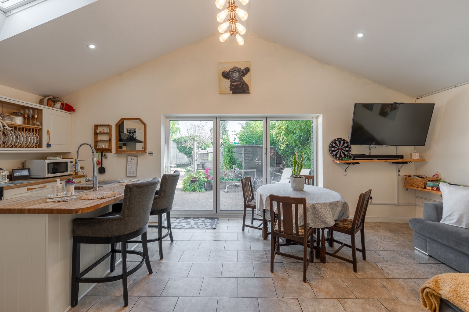 5 bed semi-detached house for sale in Warboys Road, Huntingdon  - Property Image 2