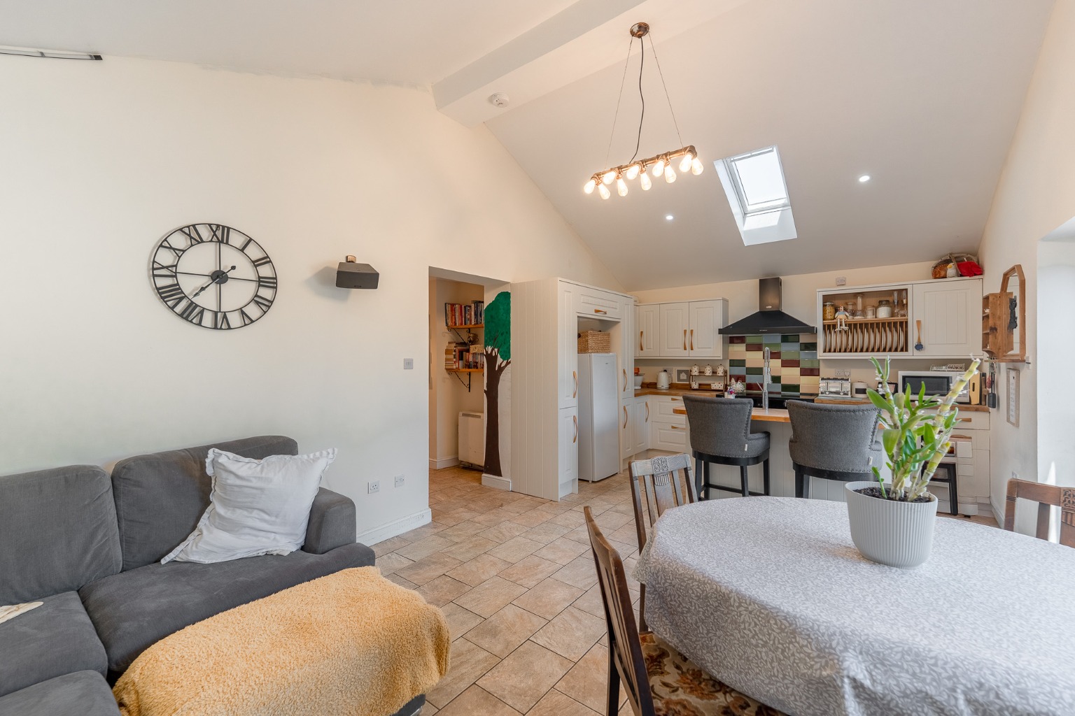 5 bed semi-detached house for sale in Warboys Road, Huntingdon  - Property Image 6
