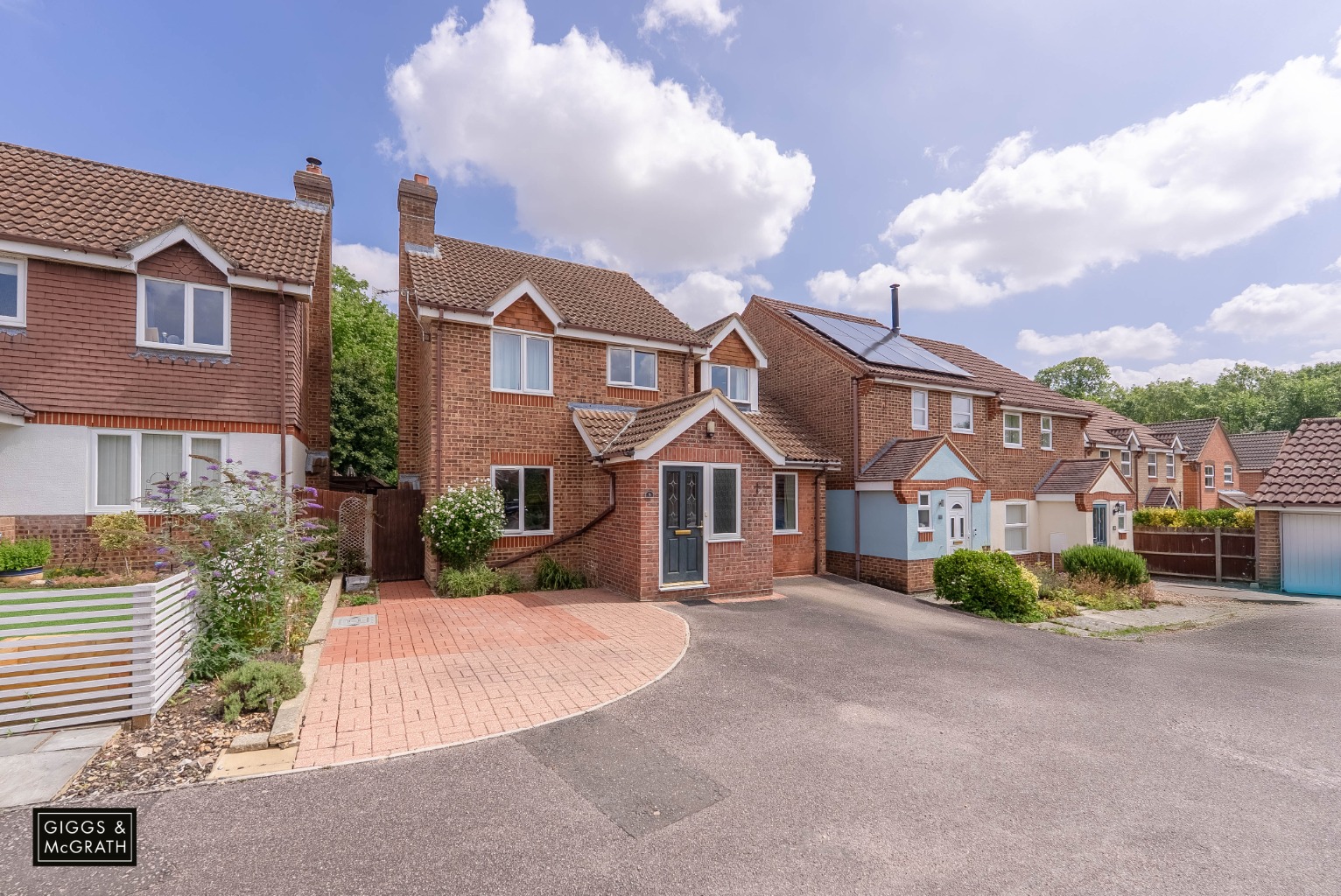 4 bed detached house for sale in De la Haye Close, Cambridgeshire - Property Image 1