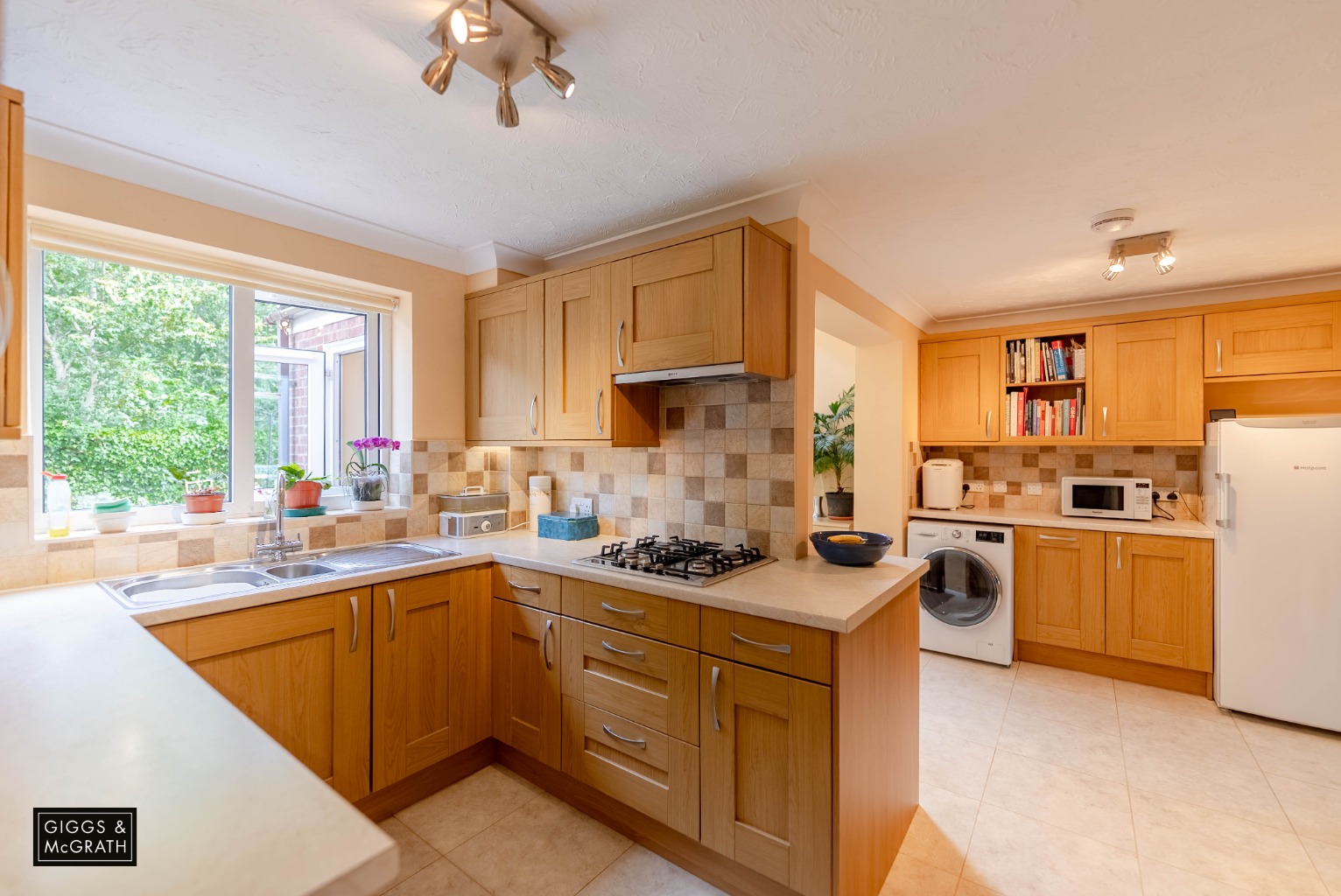 4 bed detached house for sale in De la Haye Close, Cambridgeshire 2