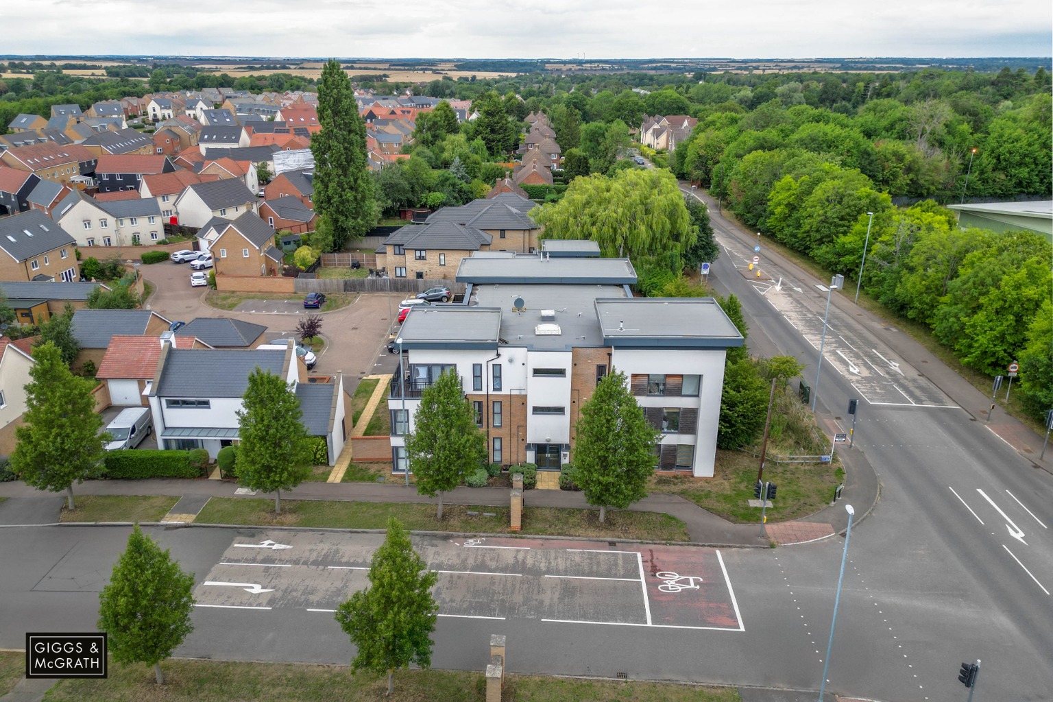 2 bed ground floor flat for sale in Summer's Hill Drive, Cambridgeshire - Property Image 1