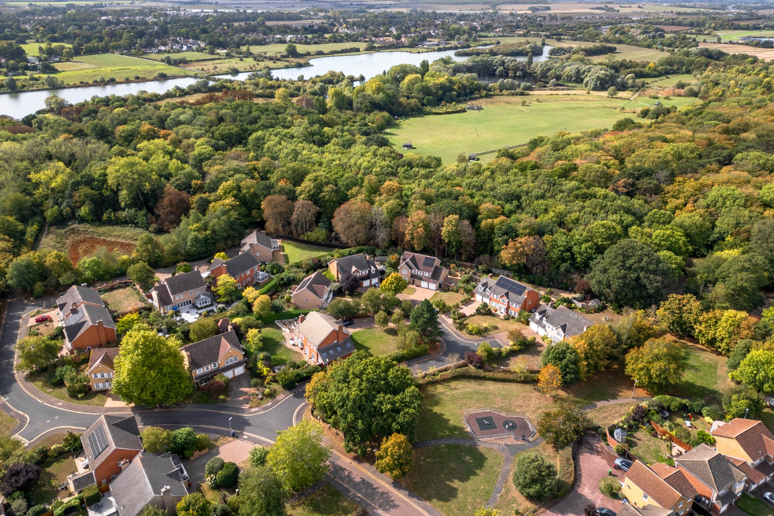 4 bed detached house for sale in Dartmoor Drive, Huntingdon  - Property Image 9