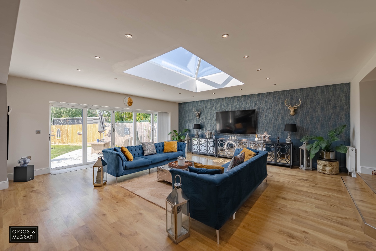 5 bed detached house for sale in Ermine Street, Huntingdon 5