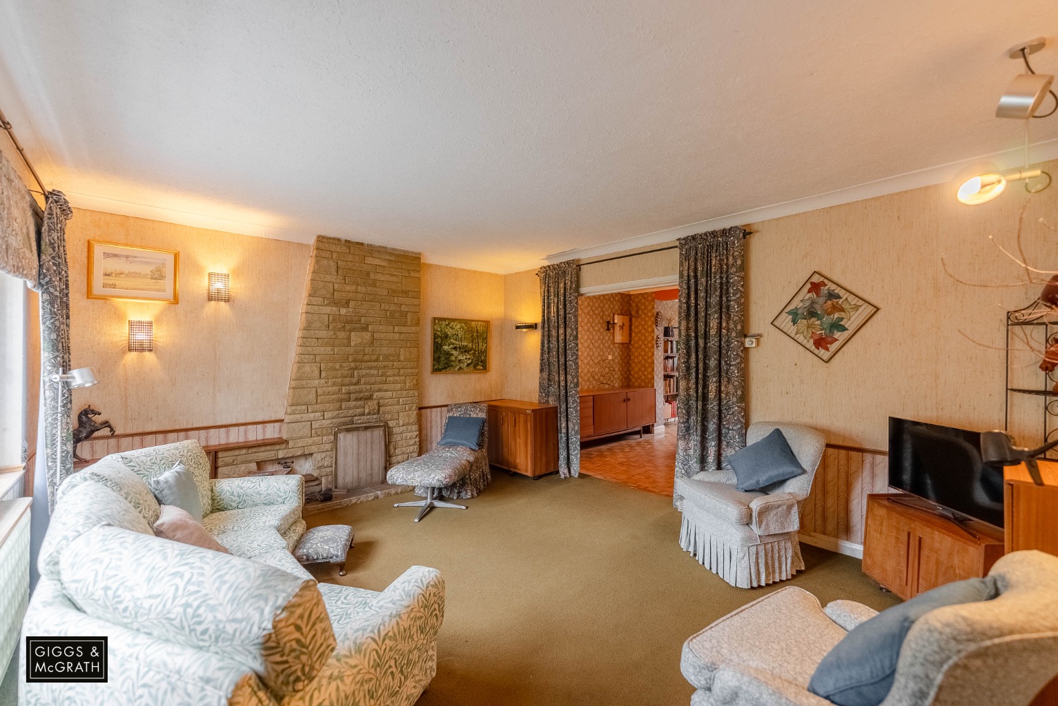 5 bed detached house for sale in Chapel Close, Huntingdon  - Property Image 2