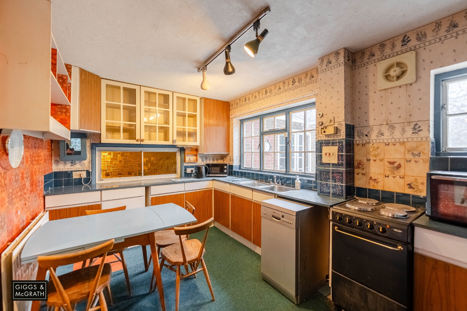 5 bed detached house for sale in Chapel Close, Huntingdon 5