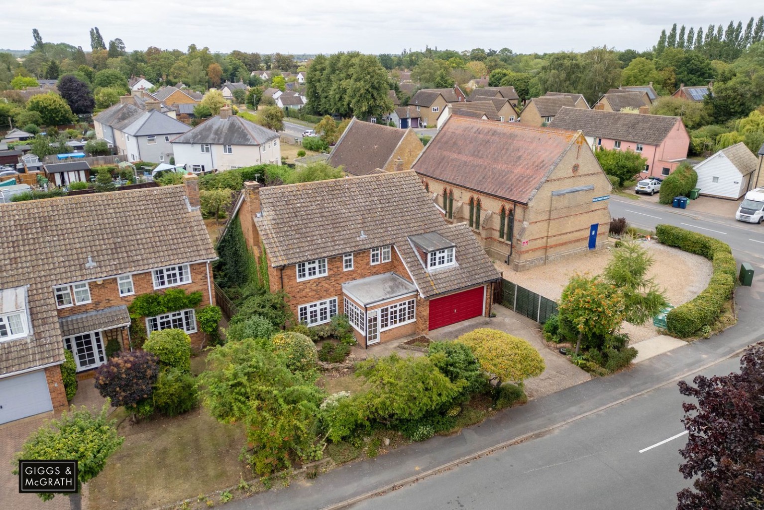 5 bed detached house for sale in Chapel Close, Huntingdon - Property Image 1