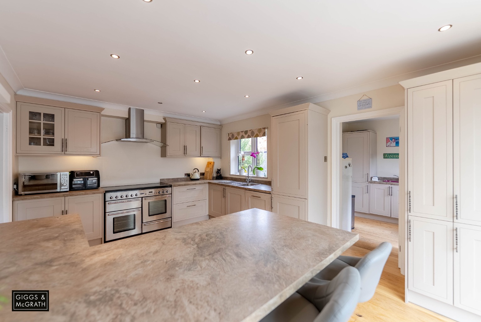 5 bed detached house for sale in High Street, Huntingdon  - Property Image 2