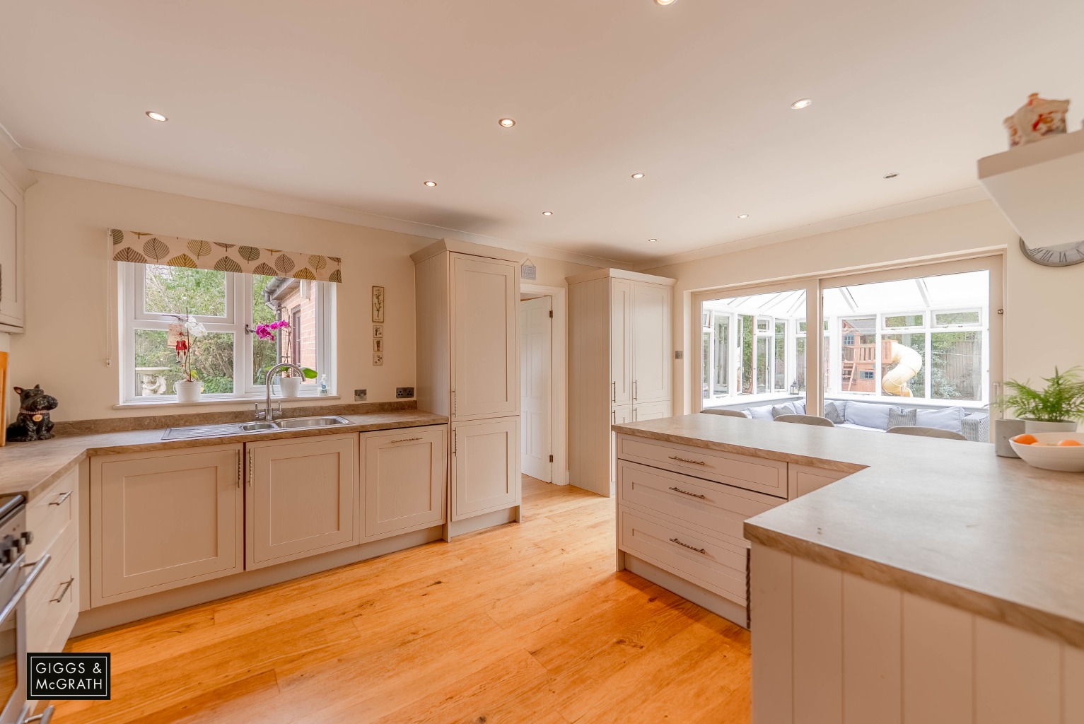 5 bed detached house for sale in High Street, Huntingdon 4