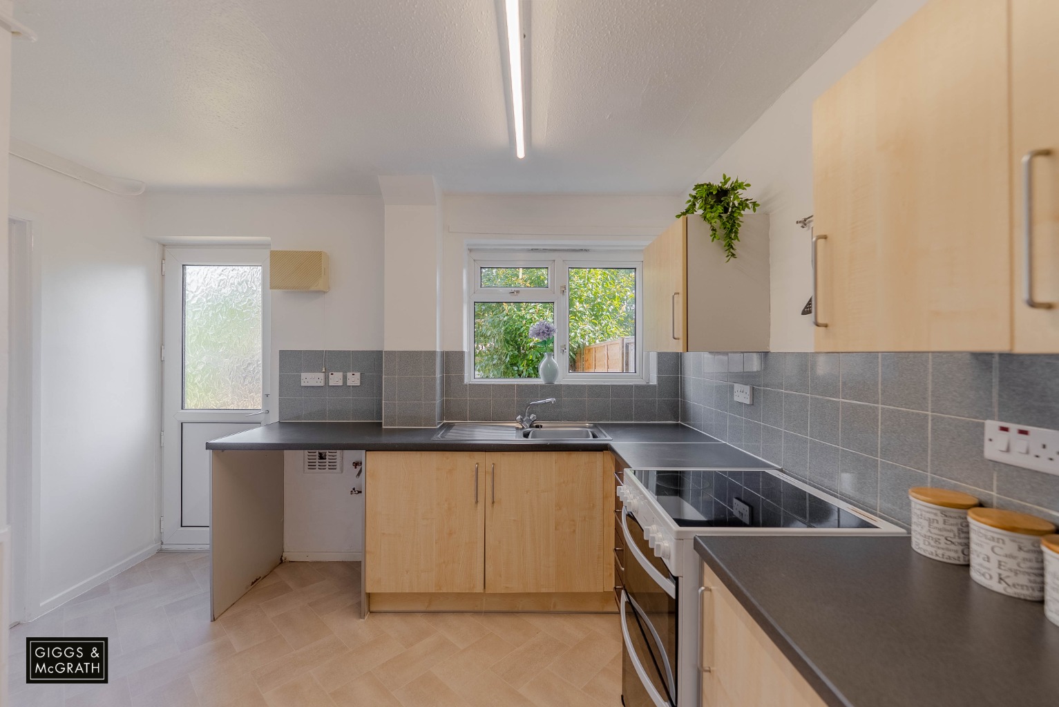 3 bed end of terrace house for sale in Bedford Avenue, Cambridgeshire  - Property Image 3