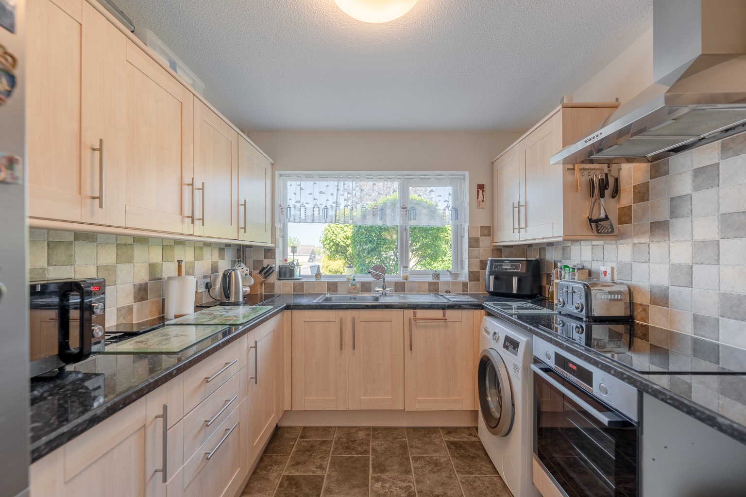 3 bed semi-detached house for sale in Bramley Avenue, Cambridgeshire  - Property Image 3