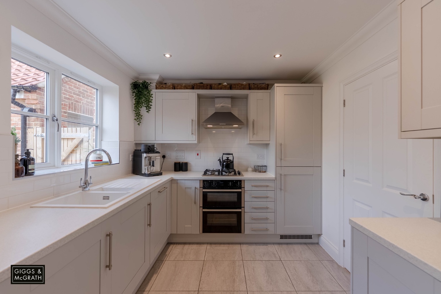 3 bed link detached house for sale in Senliz Road, Cambridgeshire  - Property Image 6