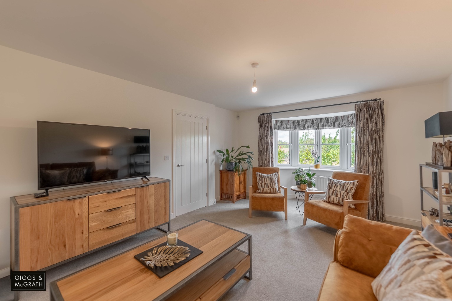 4 bed detached house for sale in Woodward Close, Cambridgeshire  - Property Image 6