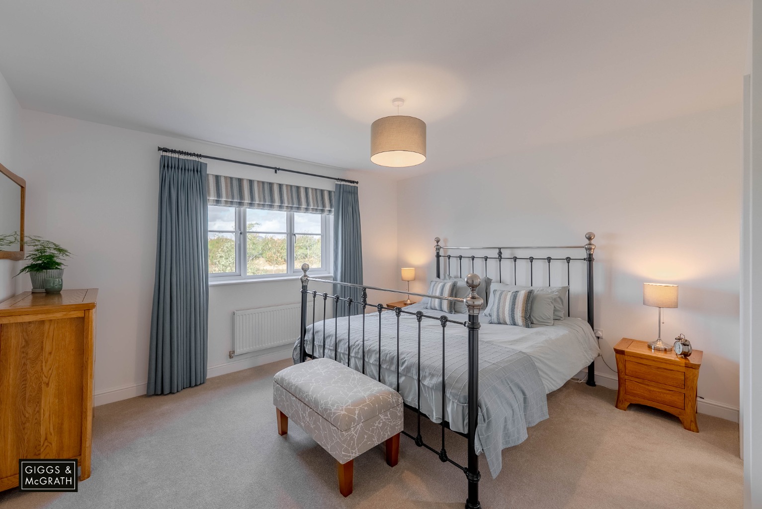 4 bed detached house for sale in Woodward Close, Cambridgeshire  - Property Image 12