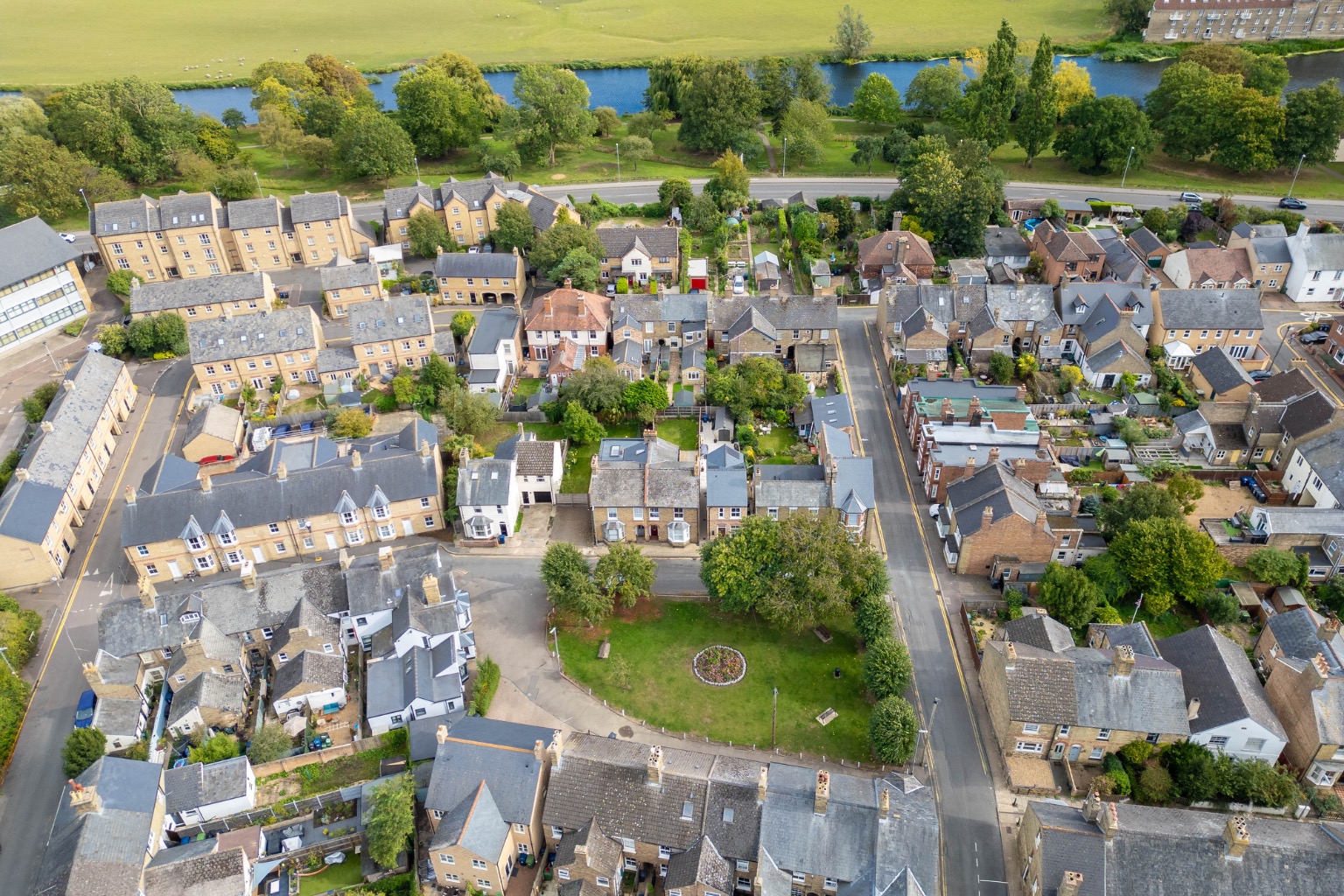 2 bed semi-detached house for sale in Victoria Square, Huntingdon 21