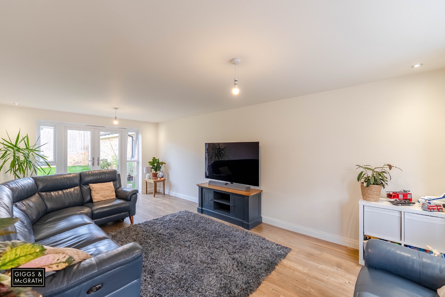 5 bed detached house for sale in Cobbler Drive, Huntingdon  - Property Image 2