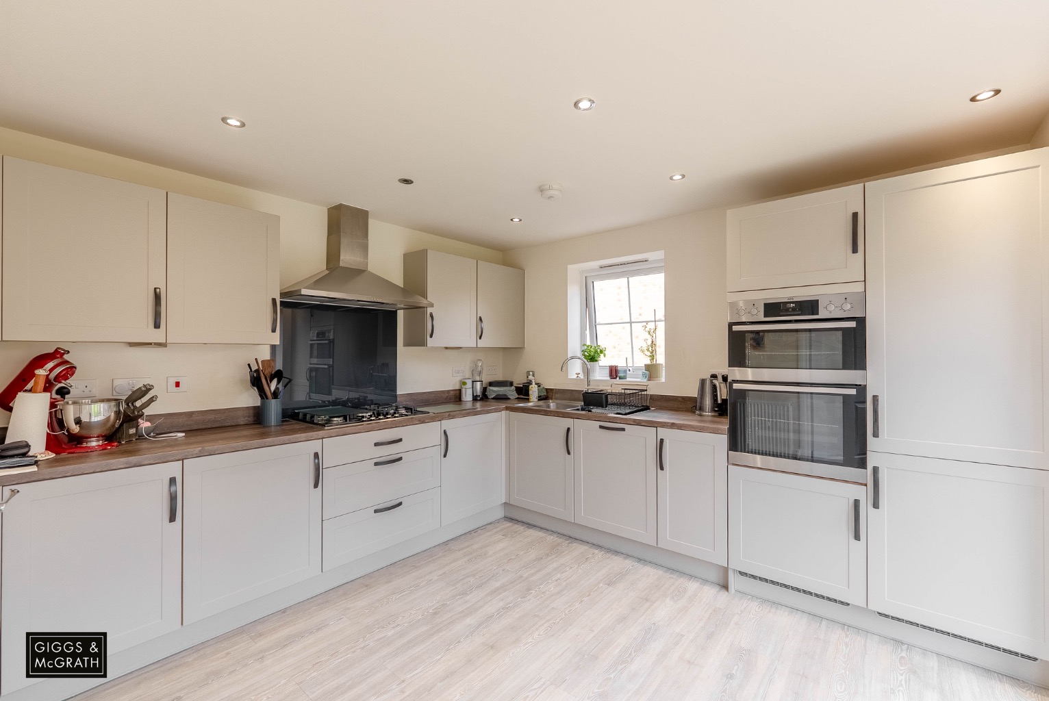 5 bed detached house for sale in Cobbler Drive, Huntingdon  - Property Image 5