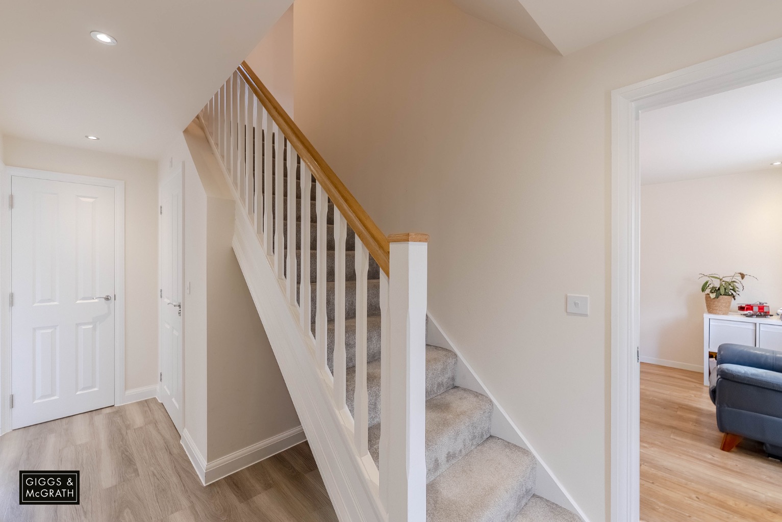 5 bed detached house for sale in Cobbler Drive, Huntingdon  - Property Image 7