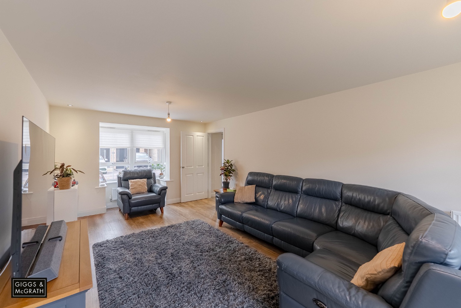 5 bed detached house for sale in Cobbler Drive, Huntingdon 2