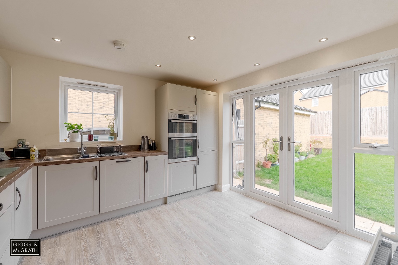 5 bed detached house for sale in Cobbler Drive, Huntingdon  - Property Image 4